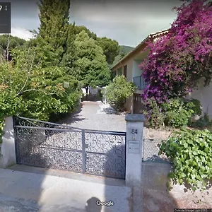 Climatisé Au 1er étage D'une Maison Avec Jardin Dans Un Quartier Calme Appartement